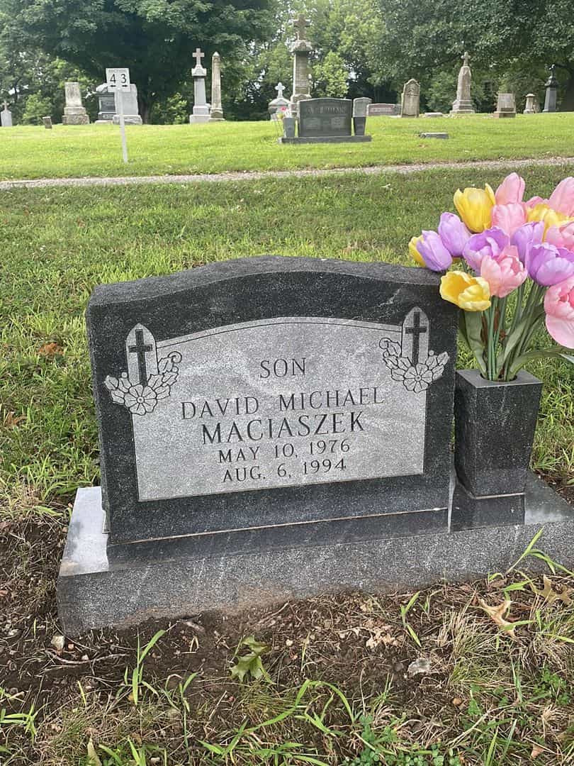 David Michael Maciaszek's grave. Photo 1