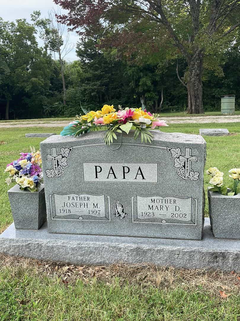 Joseph M. Papa's grave. Photo 1