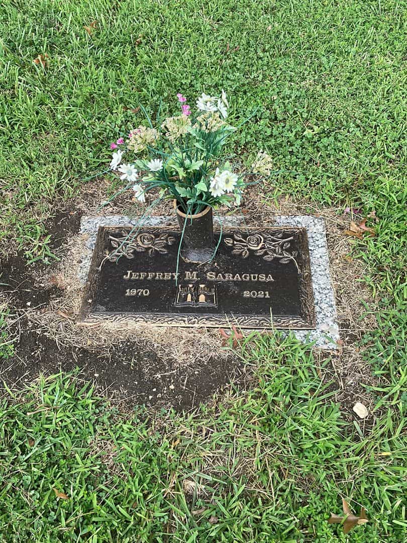 Jeffrey M. Saragusa's grave. Photo 1