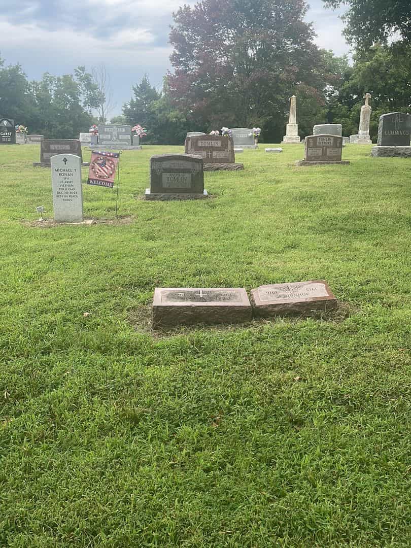 Clara M. Larkin's grave. Photo 2