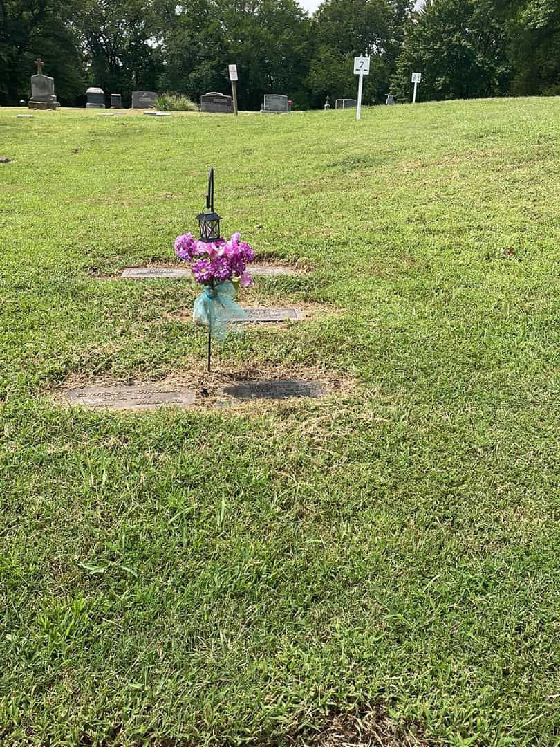 Kyle G. Barron's grave. Photo 2