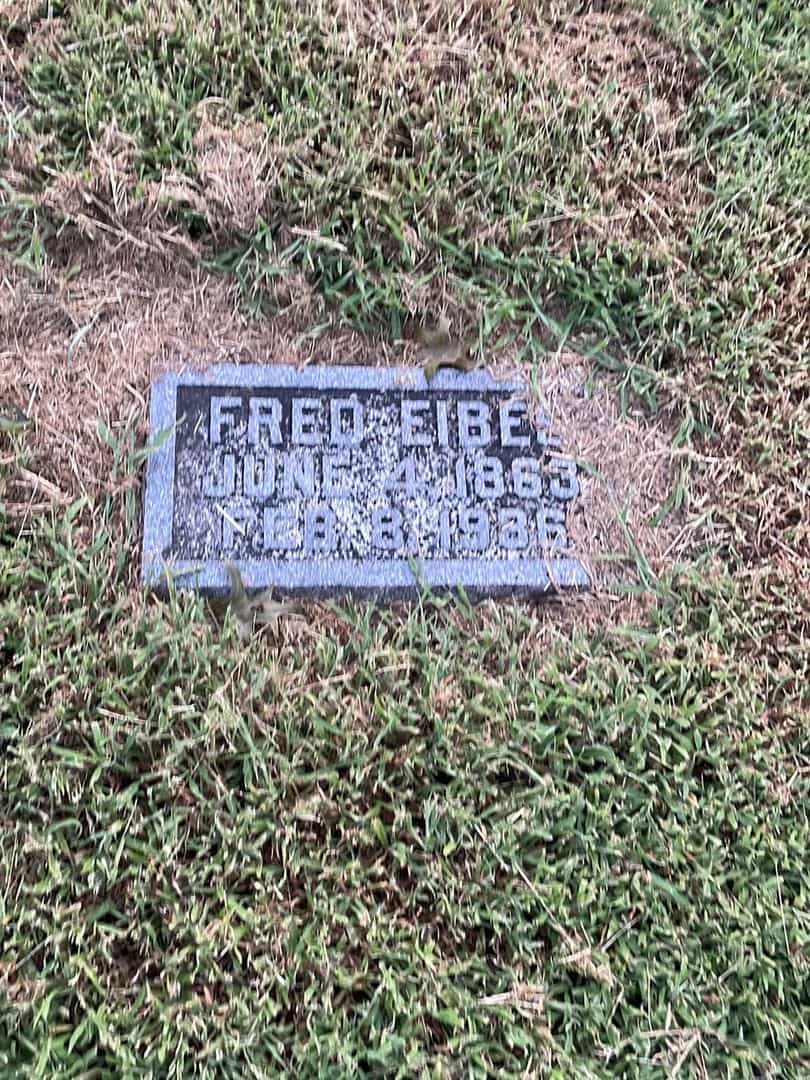 Fred Eibes's grave. Photo 3