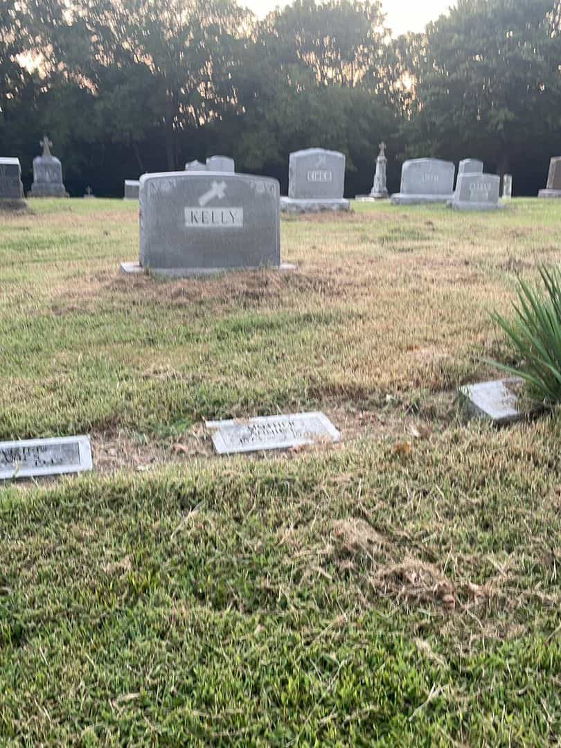 Annie Elizabeth Kelly's grave. Photo 2
