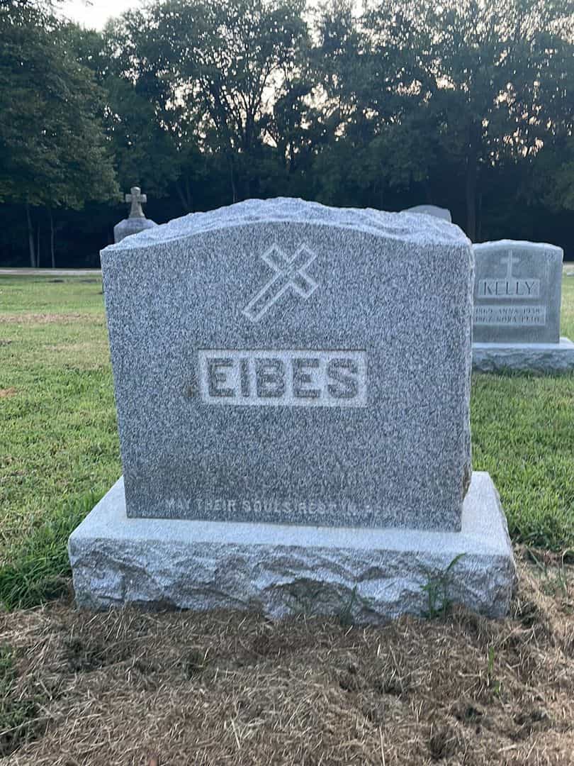 Lillie May Eibes's grave. Photo 1