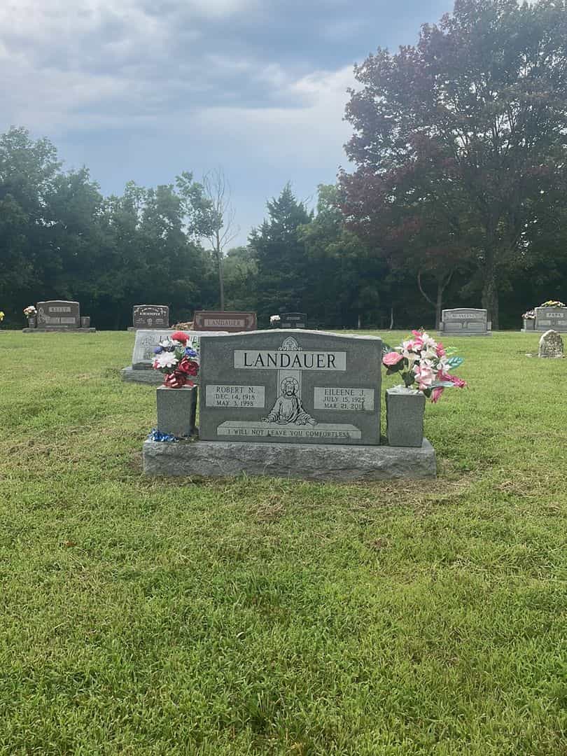Robert N. Landauer's grave. Photo 2