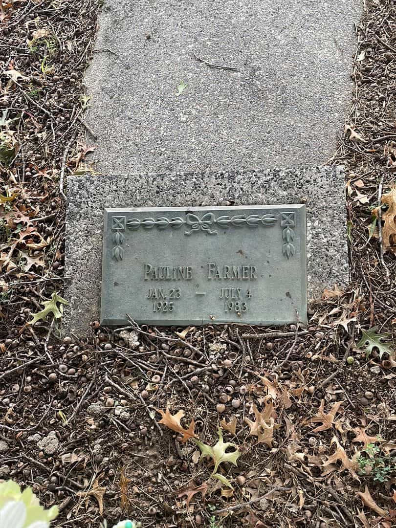 Pauline Farmer's grave. Photo 3