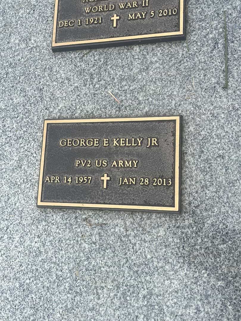George E. Kelly Junior's grave. Photo 6