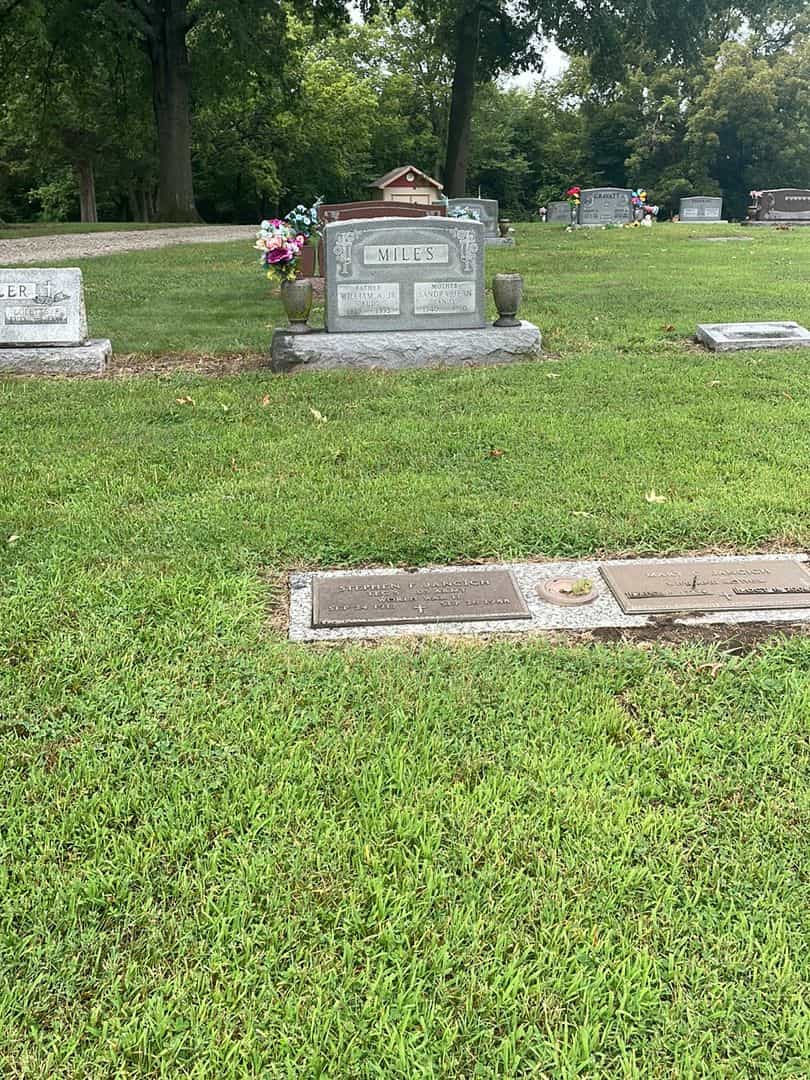 Stephen F. Jancich Senior's grave. Photo 2