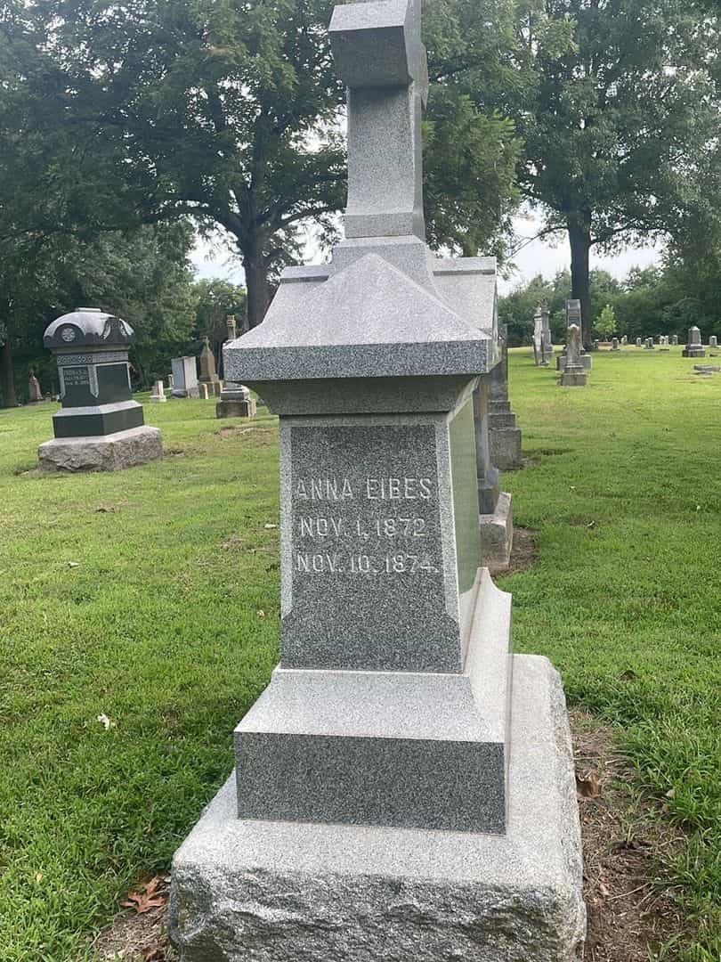 Anna Eibes's grave. Photo 1