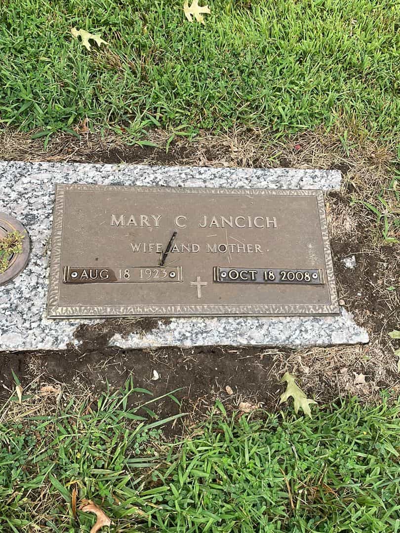 Mary Carolyn Jancich's grave. Photo 1