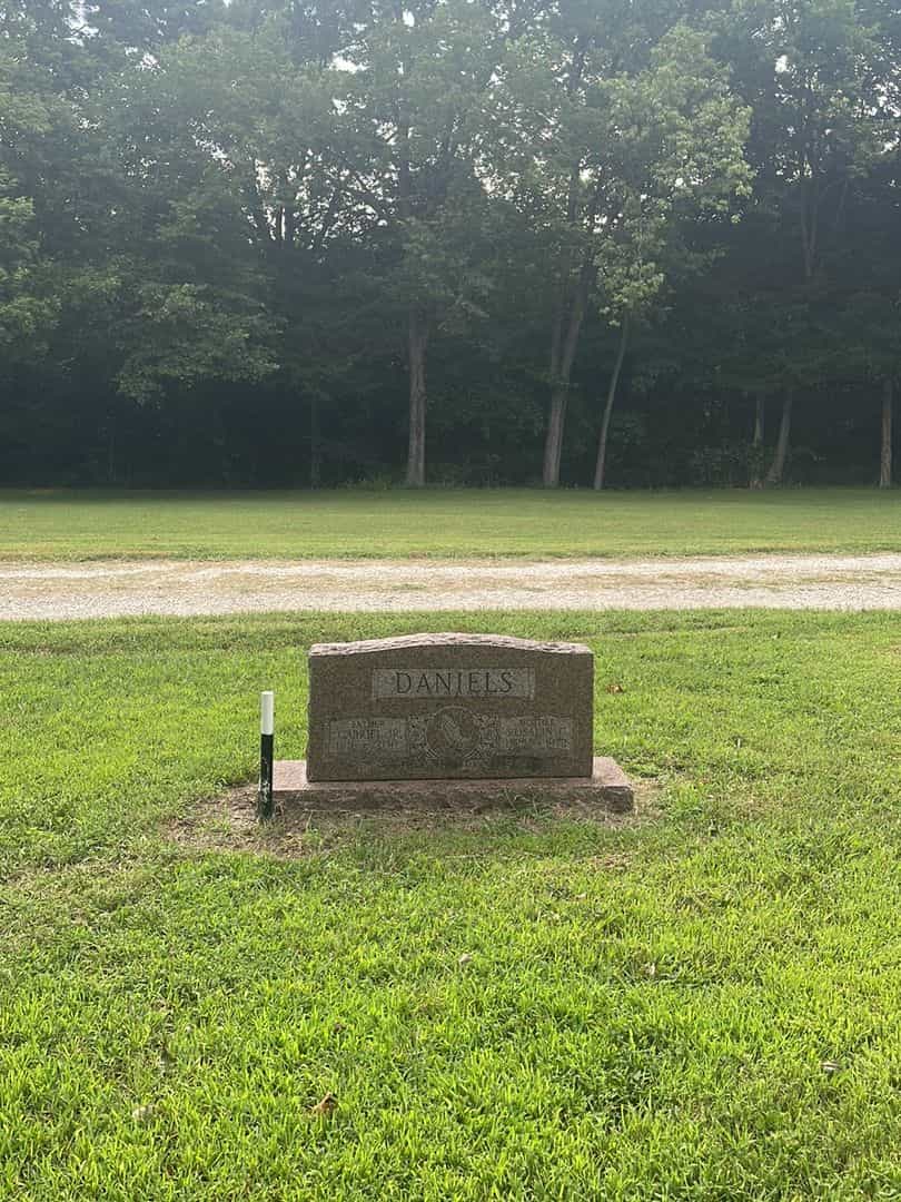Rosaline C. Daniels's grave. Photo 2