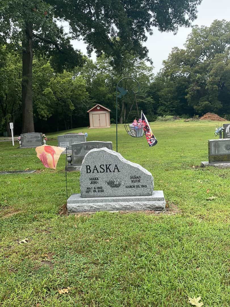 Mark John Baska's grave. Photo 2