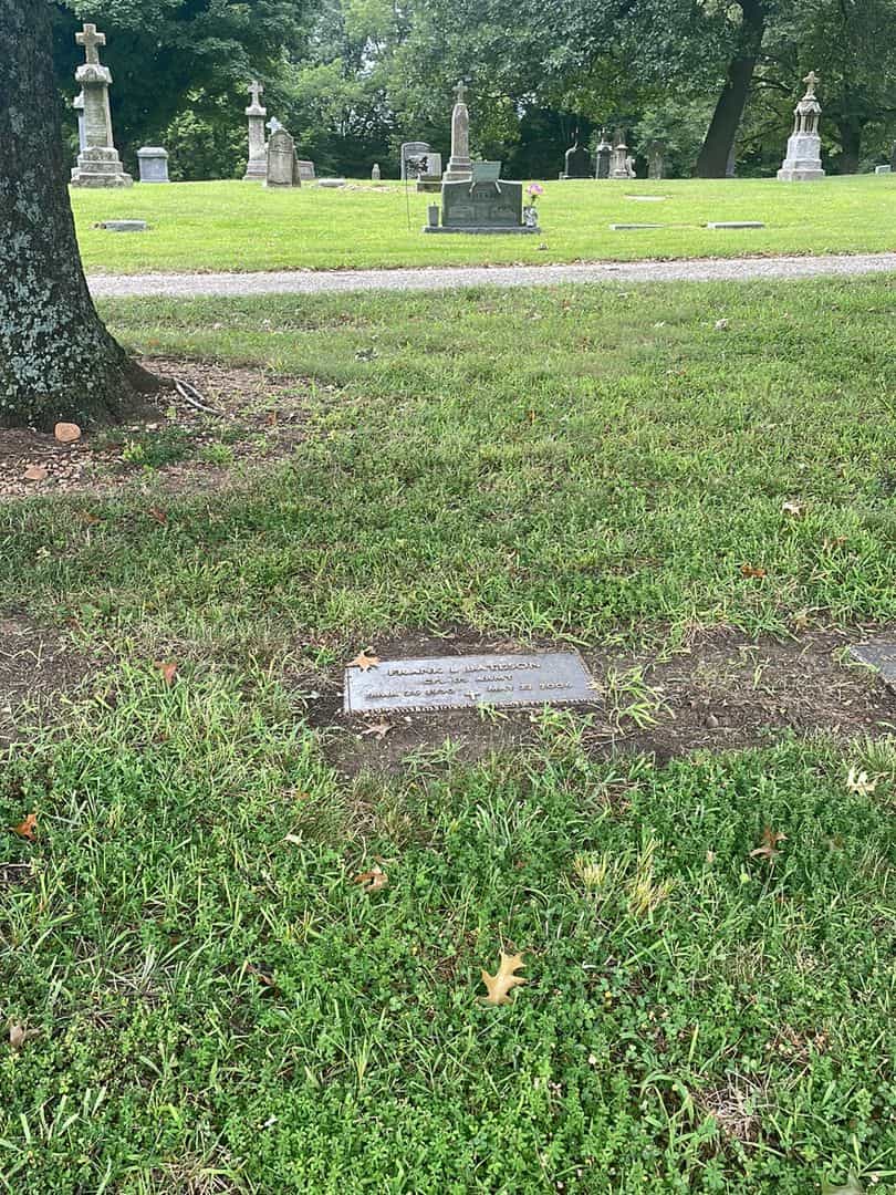 Frank L. Bateson's grave. Photo 2