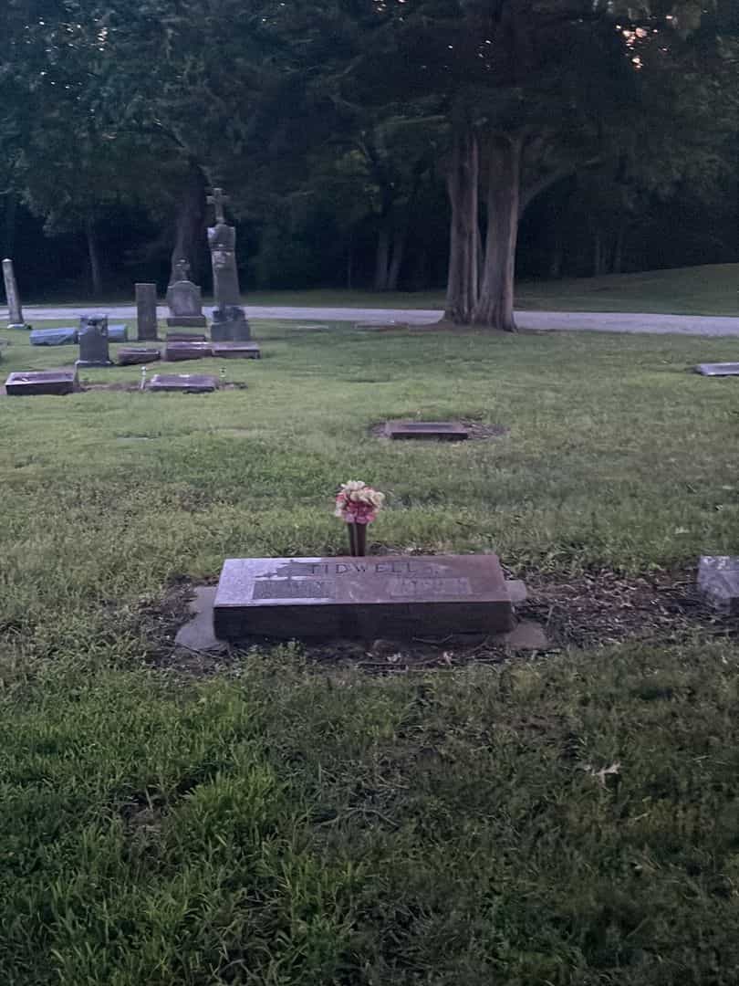 Harold M. Tidwell's grave. Photo 2