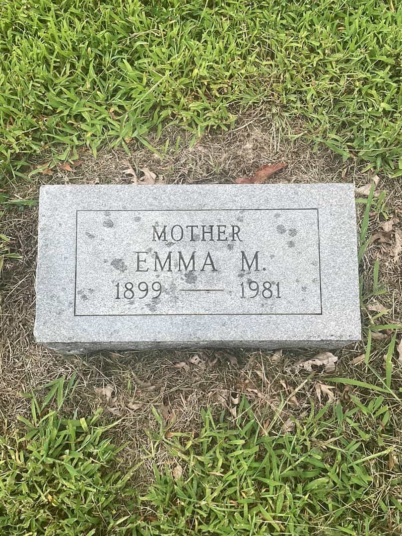 Emma Mary Kelly's grave. Photo 3