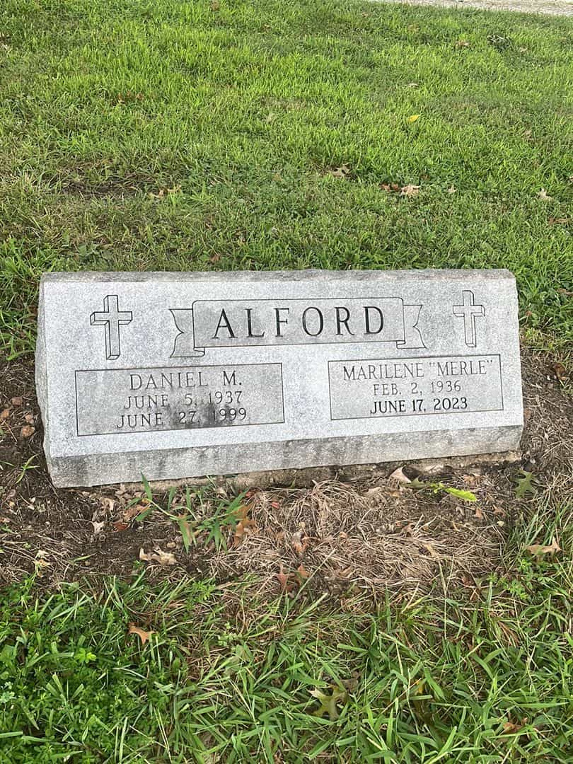 Daniel M. Alford's grave. Photo 1