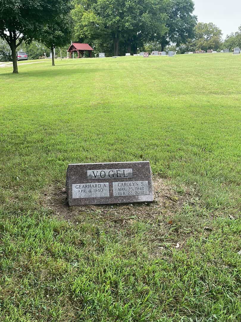 Carolyn S. Vogel's grave. Photo 2