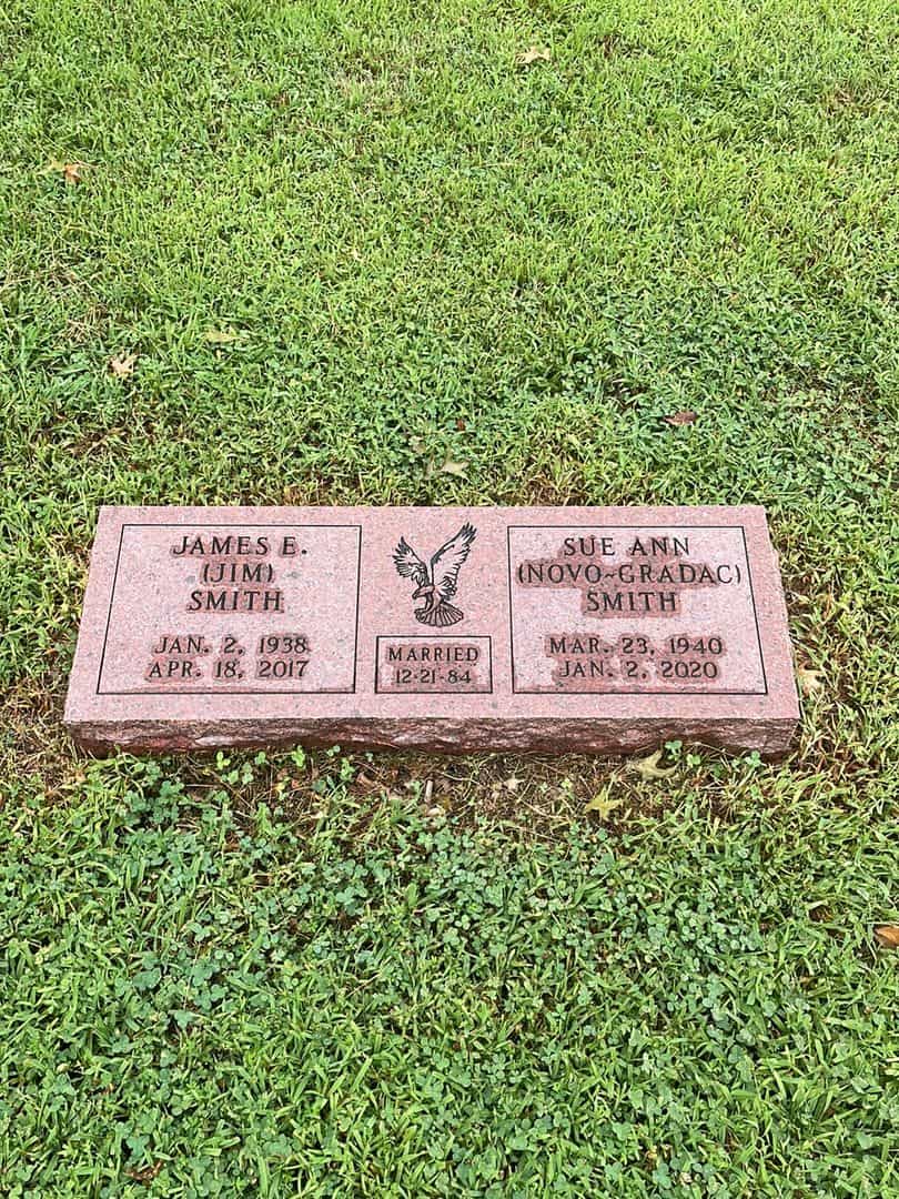 Sue Ann Novo-Gradac Smith's grave. Photo 1
