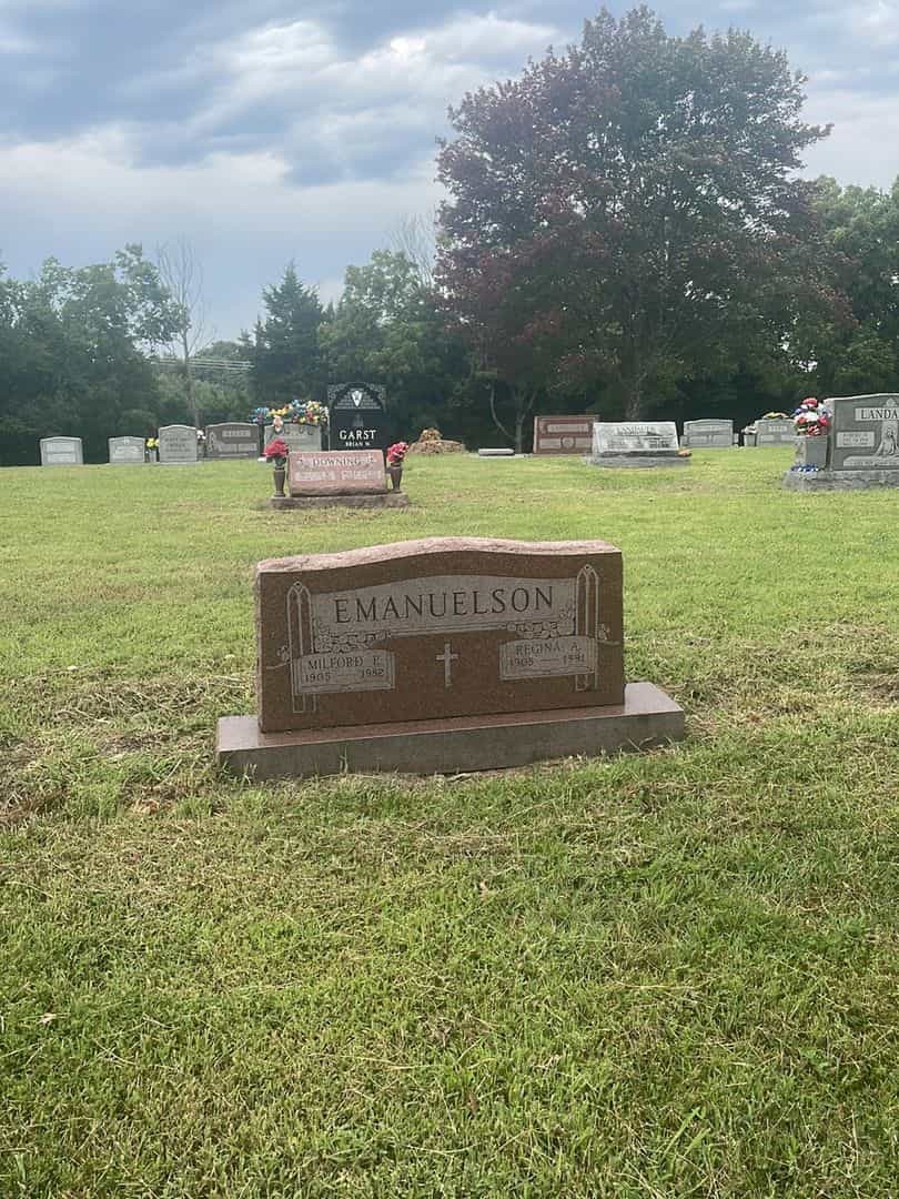 Milford Paul Emanuelson's grave. Photo 2