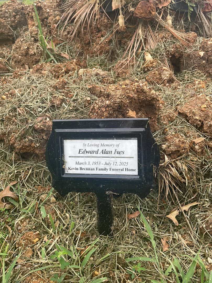 Edward Alan Ives's grave. Photo 1