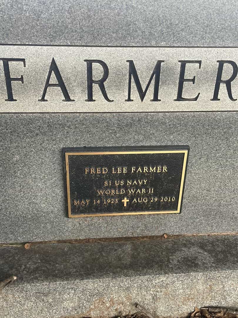 Fred Lee Farmer Senior's grave. Photo 3