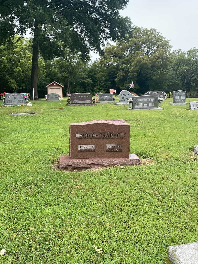 Kenneth C. Novo-Gradac's grave. Photo 2