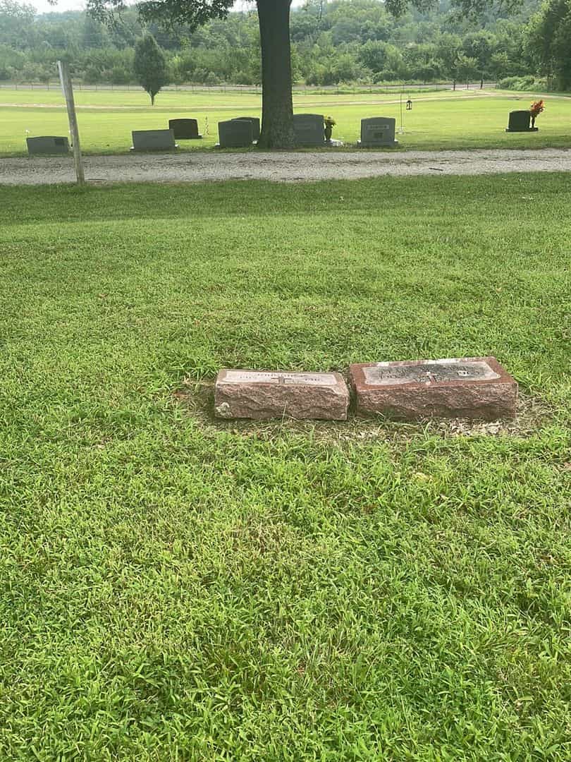 Clara M. Larkin's grave. Photo 3
