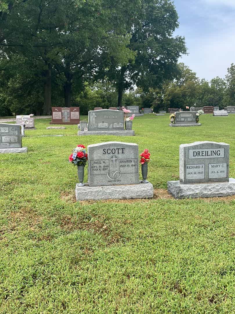 Paul W. Scott's grave. Photo 2