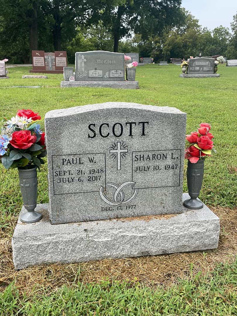 Paul W. Scott's grave. Photo 1