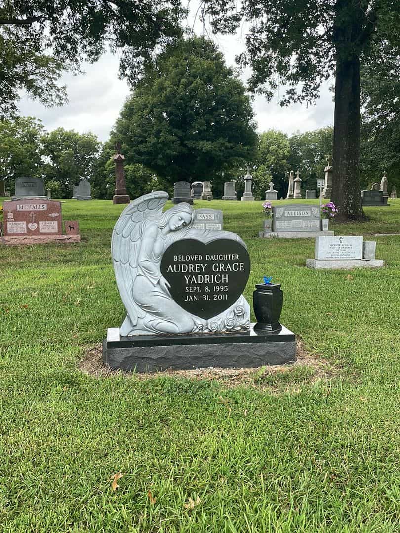 Audrey Grace Yadrich's grave. Photo 2