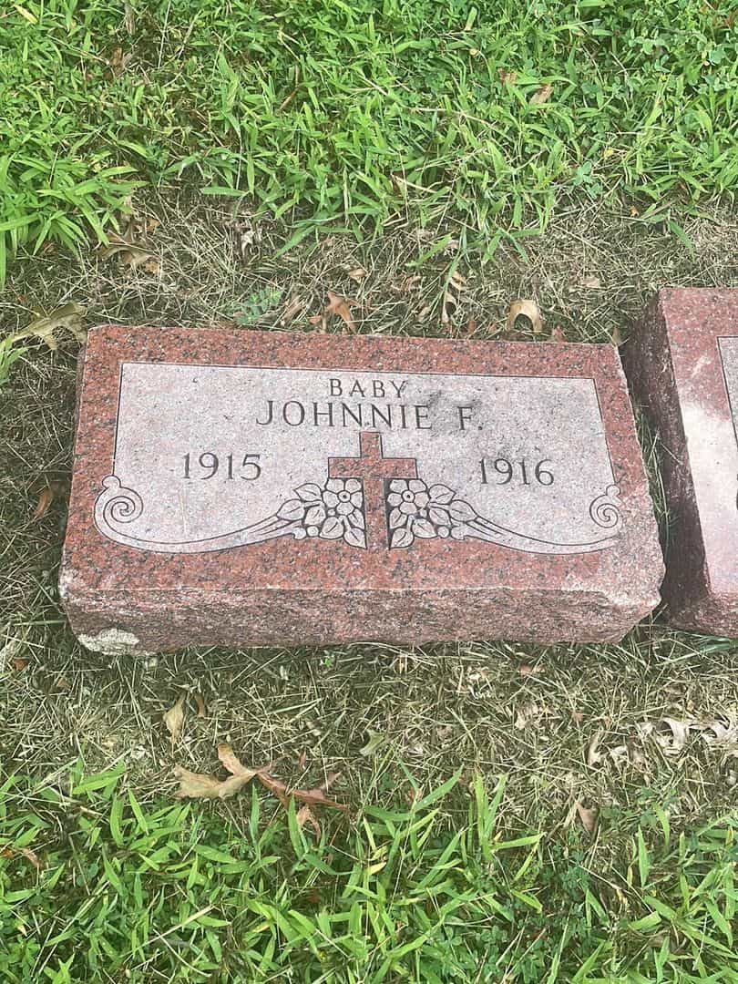 Clara M. Larkin's grave. Photo 4