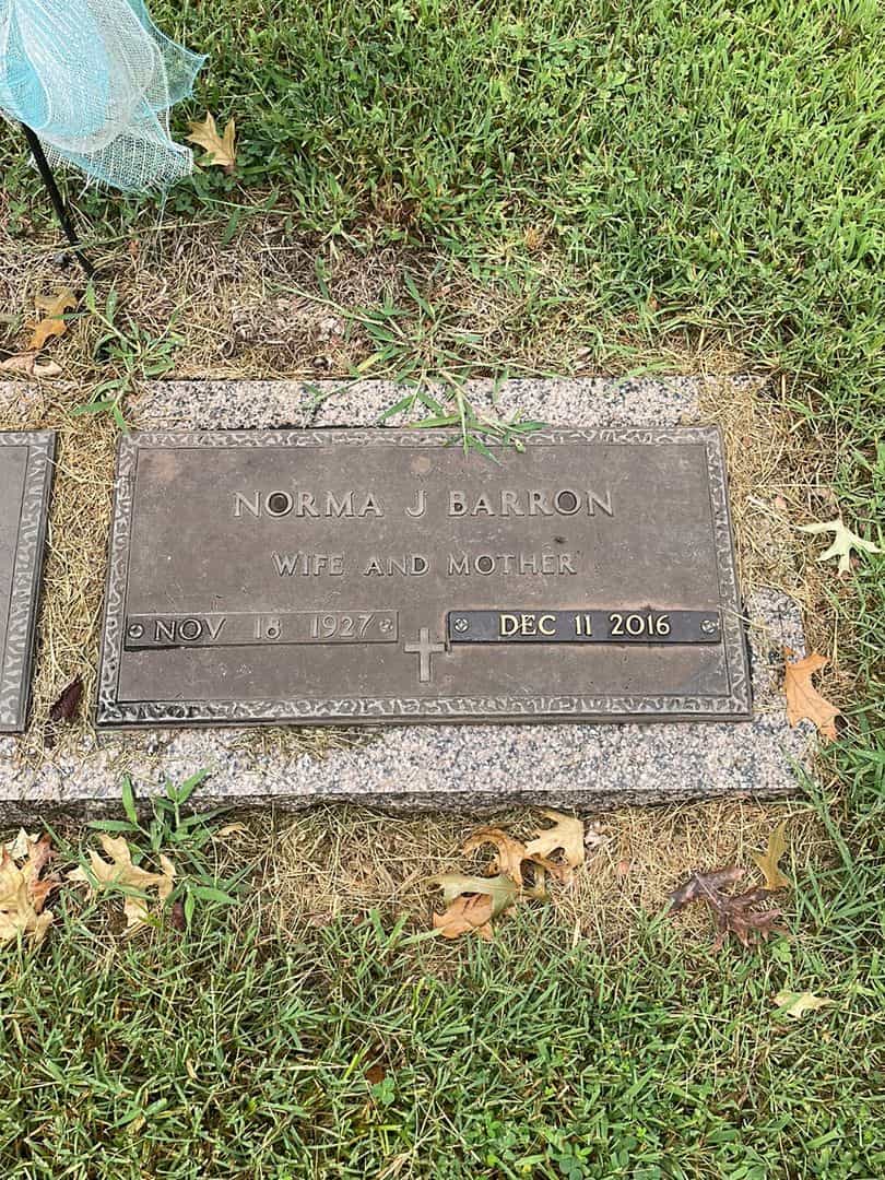 Norma Jean Barron's grave. Photo 1