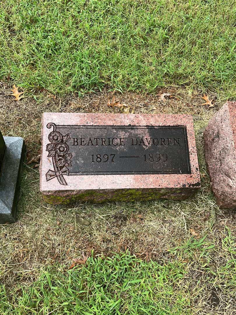 Beatrice Davoren's grave. Photo 4