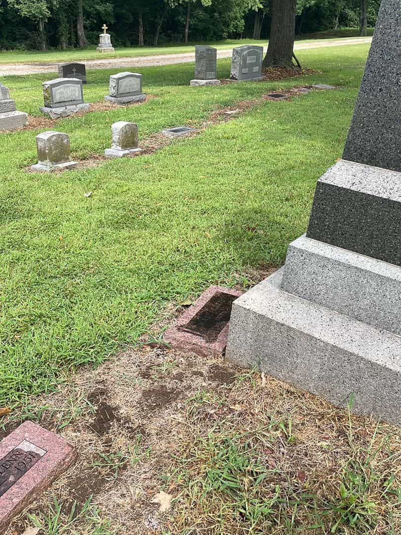 Mary Ellen Glenn's grave. Photo 2