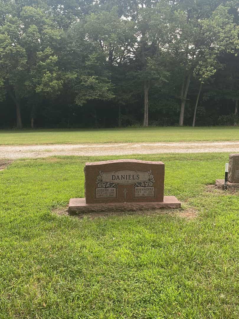 Joseph Daniels Senior's grave. Photo 2