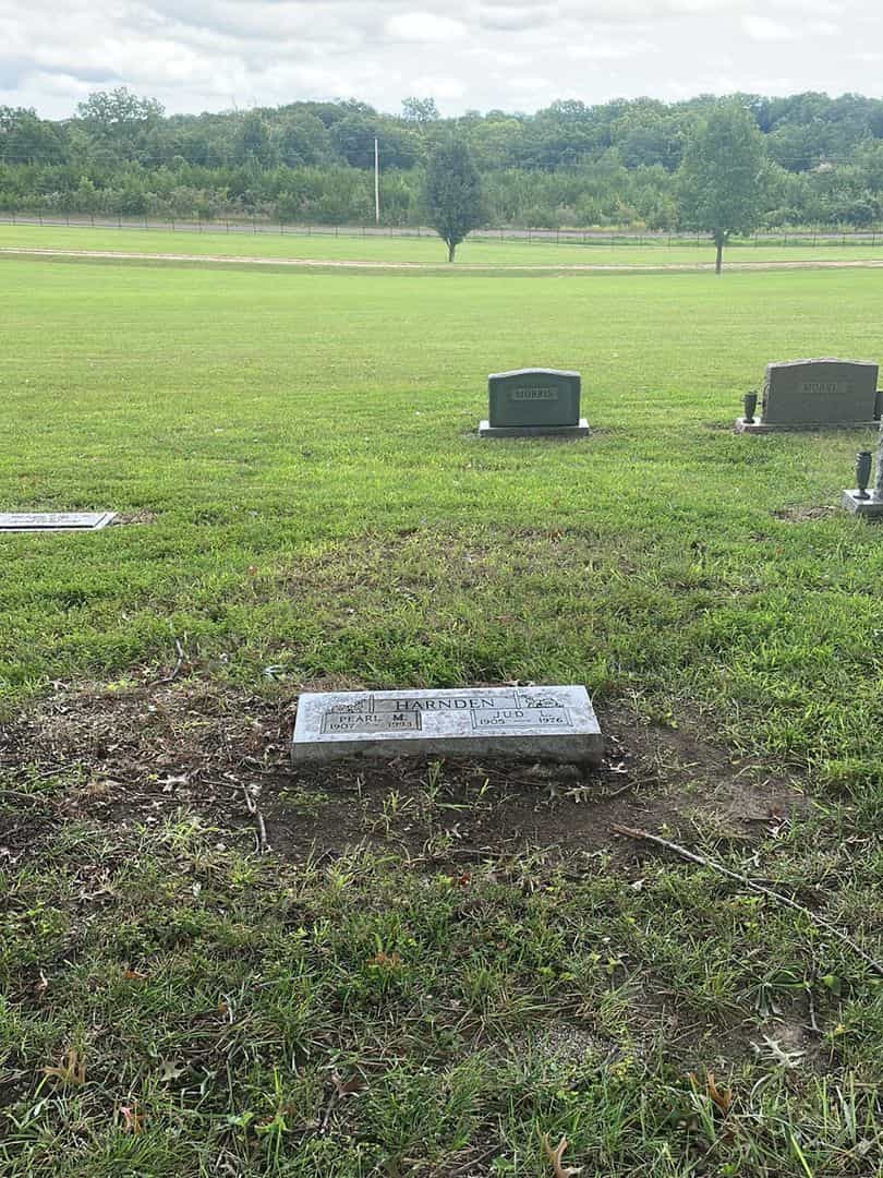 Pearl Marie Harnden's grave. Photo 2