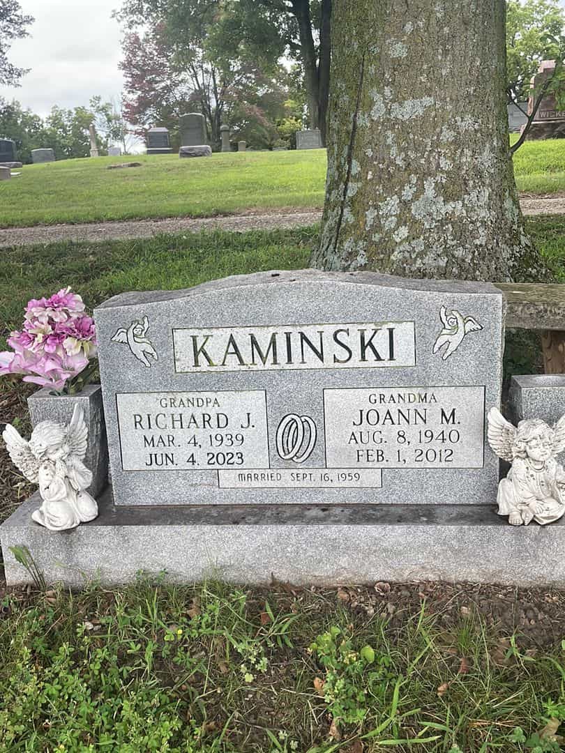 Joann M. Kaminski's grave. Photo 1