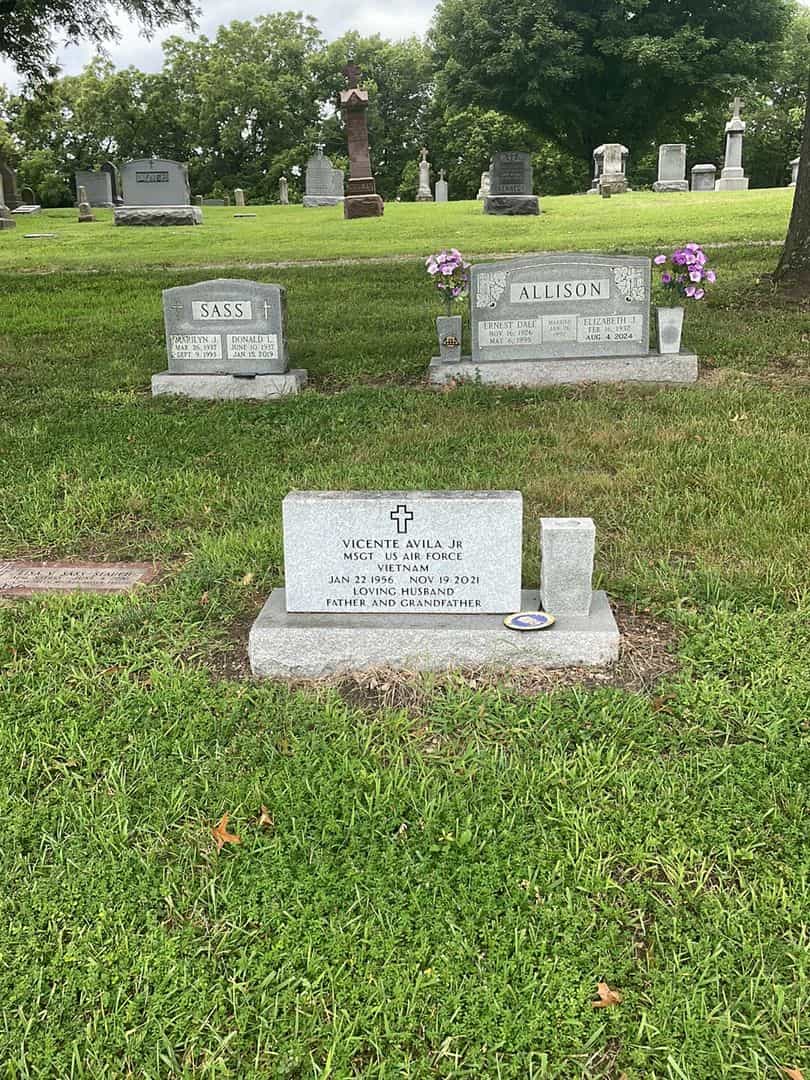 Vicente "Vince" Avila Junior's grave. Photo 2