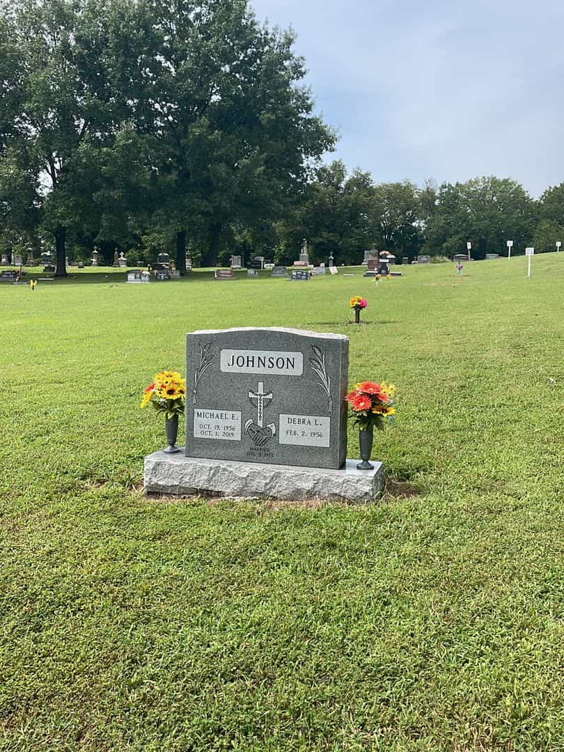 Michael Eugene Johnson's grave. Photo 2
