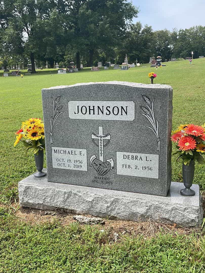 Michael Eugene Johnson's grave. Photo 1