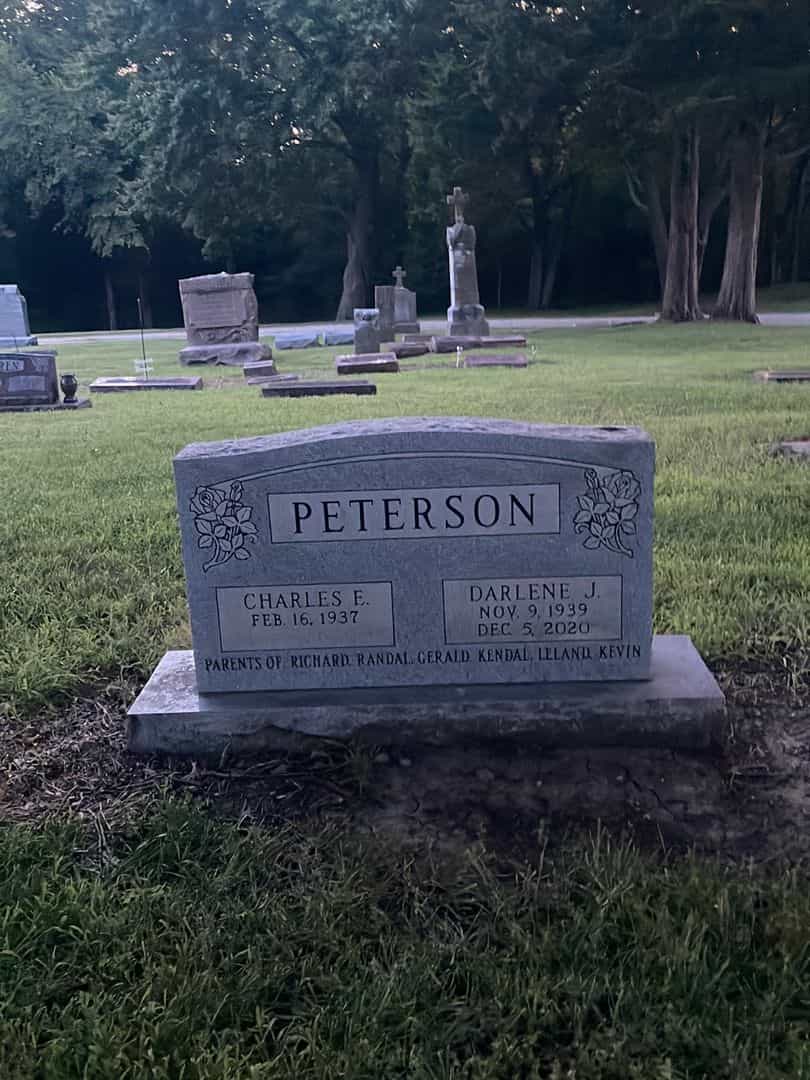 Darlene Joyce Peterson's grave. Photo 1