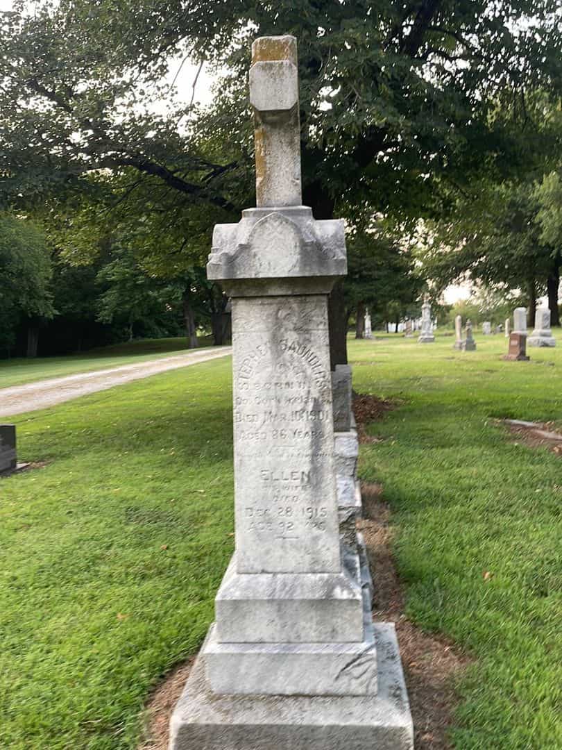 Stephen Saunders's grave. Photo 1