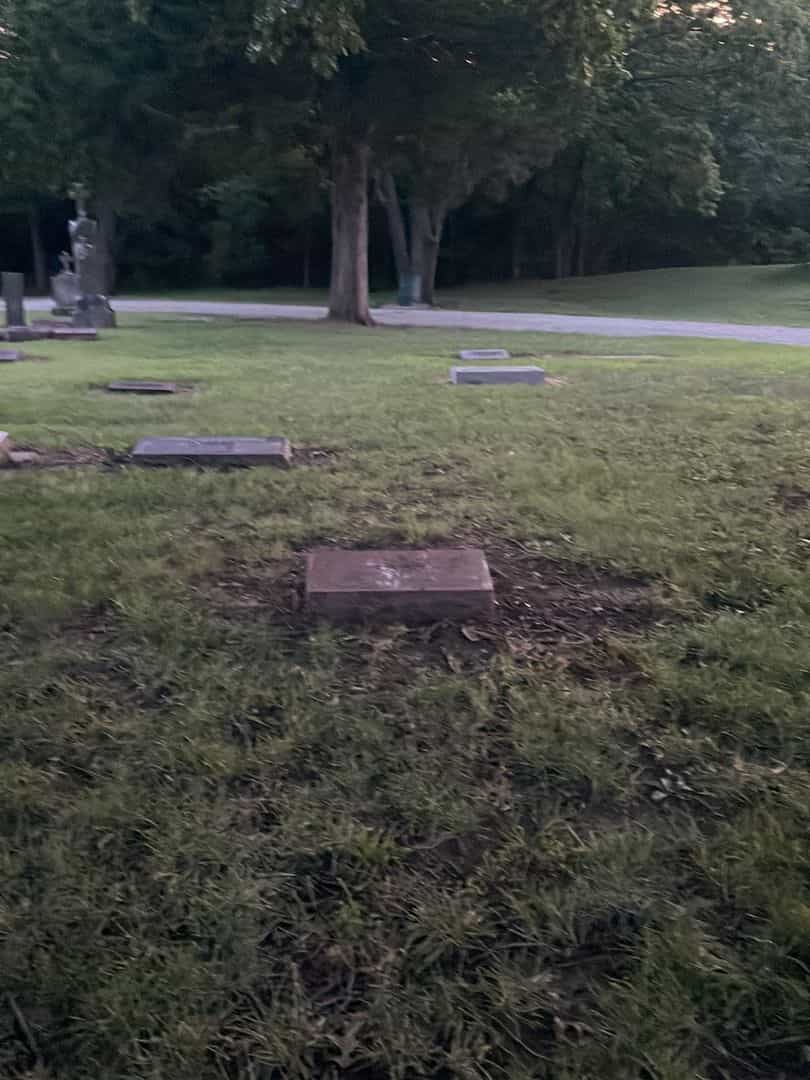 Wilma Farmer's grave. Photo 2